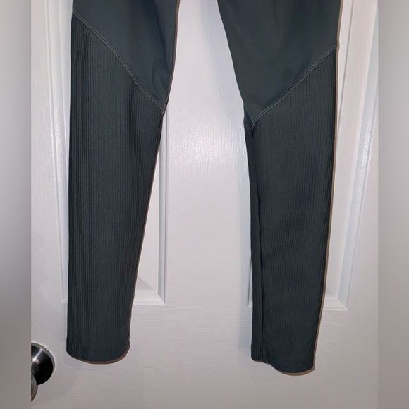 Zara Girls Leggings smooth on top part, texture on bottom, blue/gray?, size 9-10 - Picture 7 of 14